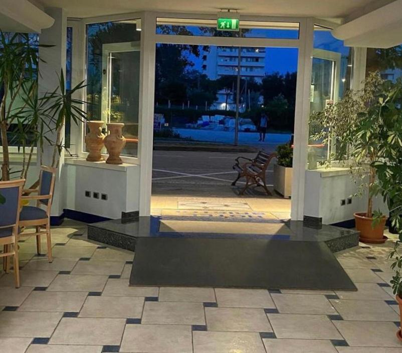 Hotel Bristol มิซาโน อาดรีอาติโก ภายนอก รูปภาพ