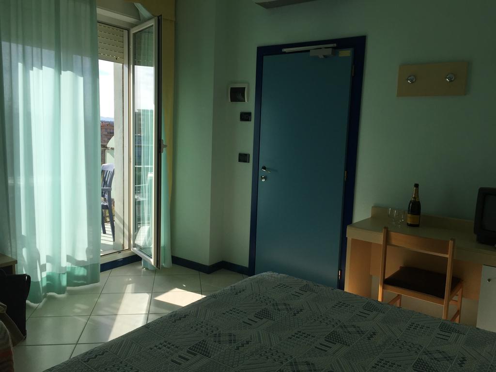 Hotel Bristol มิซาโน อาดรีอาติโก ห้อง รูปภาพ