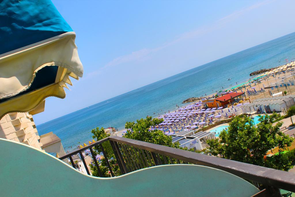 Hotel Bristol มิซาโน อาดรีอาติโก ภายนอก รูปภาพ
